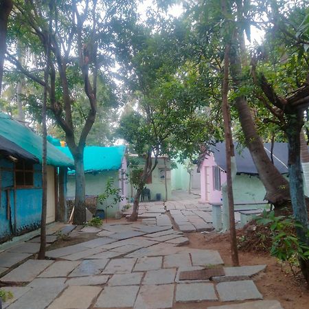 Goldengarden Cottages Hampi Eksteriør bilde