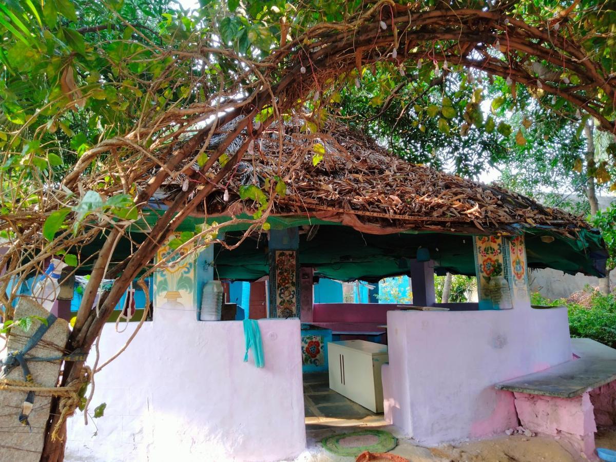 Goldengarden Cottages Hampi Eksteriør bilde